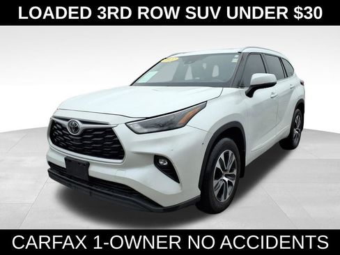 Used 2022 Toyota Highlander XLE AWD/4WD image 4