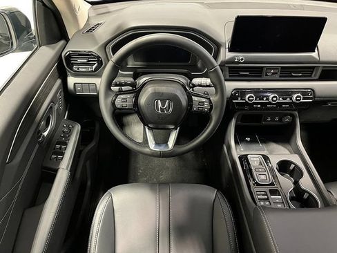 New 2026 Honda Pilot Touring image 17