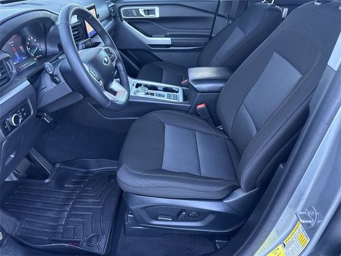 Used 2024 Ford Explorer XLT image 9