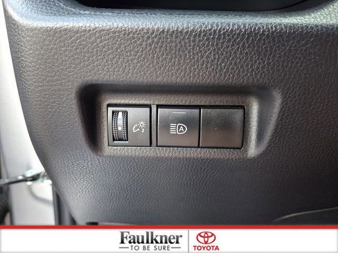Used 2025 Toyota RAV4 XLE AWD/4WD image 25