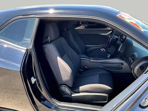 Used 2019 Dodge Challenger SXT RWD image 7