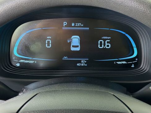 Used 2024 Hyundai Venue SE FWD image 15