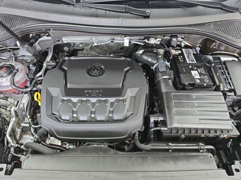 Certified 2023 Volkswagen Tiguan SE R-Line image 31
