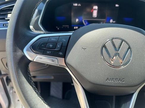 Used 2023 Volkswagen Tiguan SE w/ Panoramic Sunroof Package AWD/4WD image 15