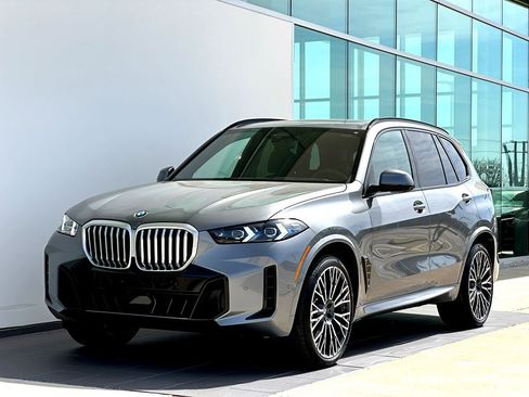 New 2026 BMW X5 xDrive40i w/ M Sport Package AWD/4WD image 9