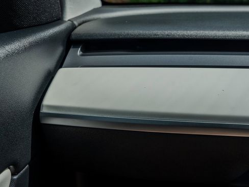 Used 2021 Tesla Model Y Long Range AWD/4WD image 18