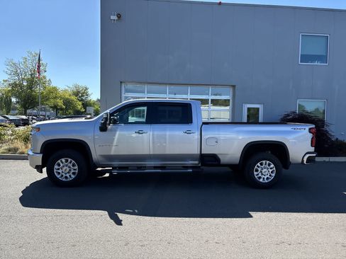 Used 2022 Chevrolet Silverado 3500 LTZ AWD/4WD image 2