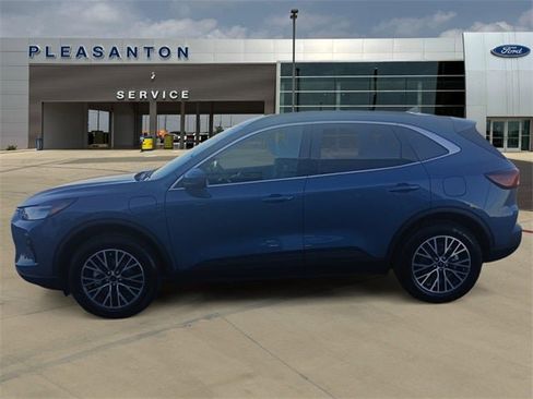 New 2026 Ford Escape SE image 2