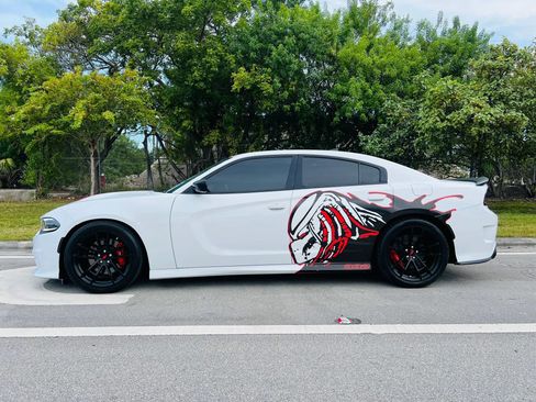 Used 2019 Dodge Charger Scat Pack w/ Daytona Edition Group RWD image 2