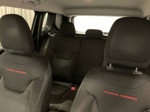 Used 2019 Jeep Renegade Trailhawk w/ Cold Weather Group II image 15