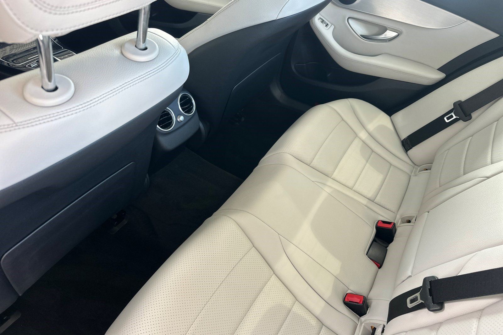 Used 2016 Mercedes-Benz C 300 Sedan image 15