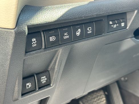 Used 2021 Toyota Sienna Platinum AWD/4WD image 16