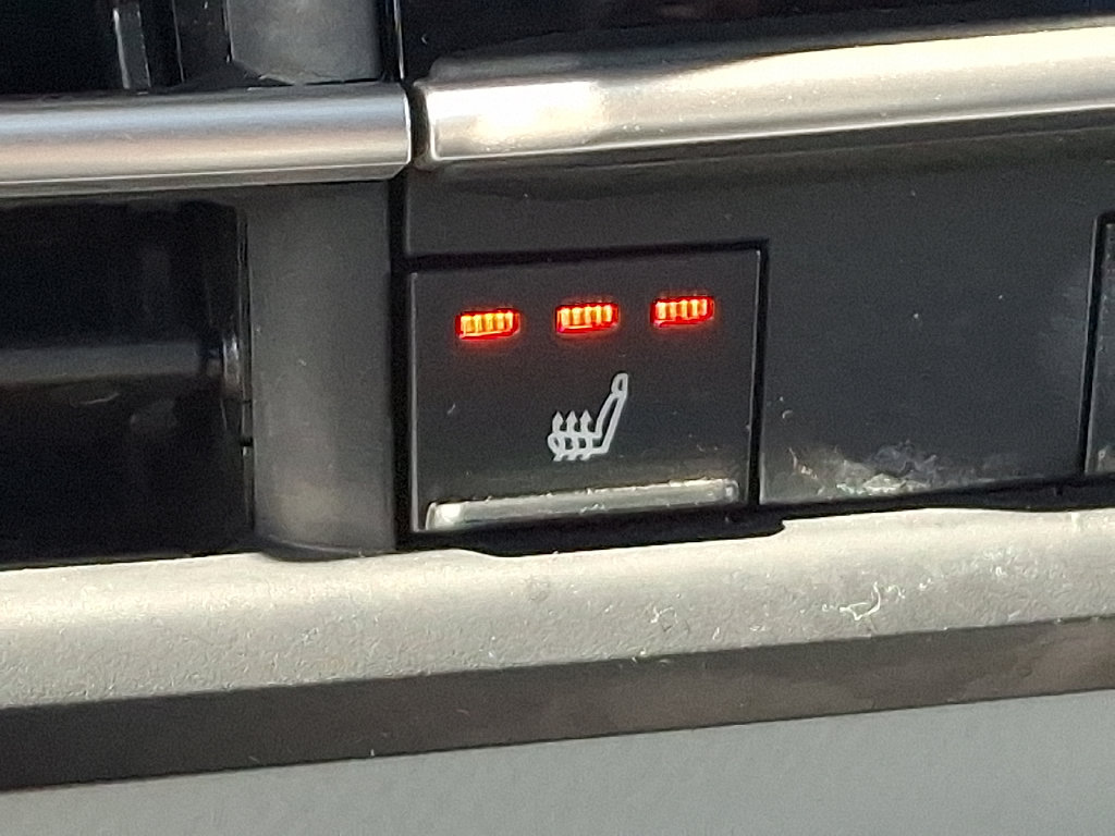 Certified 2025 Toyota Sienna XLE FWD image 28