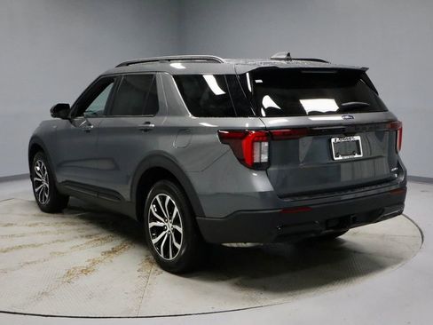Used 2025 Ford Explorer ST-Line image 8