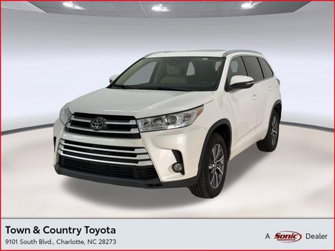 Used 2018 Toyota Highlander XLE image 1