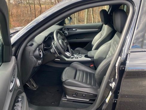 Used 2023 Alfa Romeo Stelvio Veloce image 19