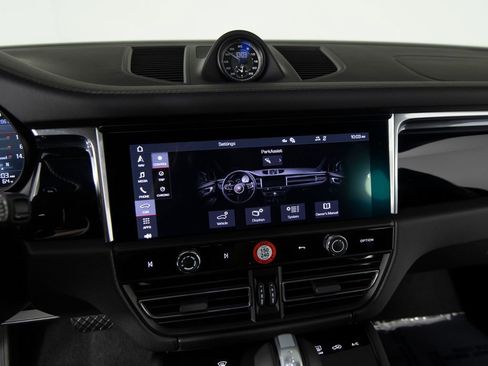 Certified 2026 Porsche Macan AWD/4WD image 26