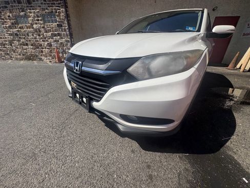 Used 2016 Honda HR-V EX image 3