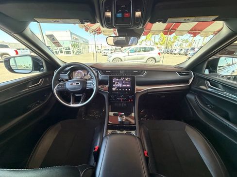 Used 2023 Jeep Grand Cherokee Altitude RWD image 14