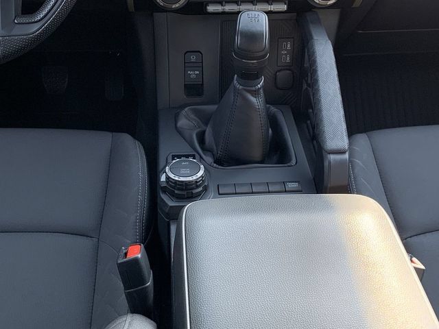 Used 2025 Toyota Tacoma SR w/ SR Upgrade Package AWD/4WD image 27