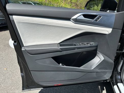 New 2026 Volkswagen Taos SE AWD/4WD image 5