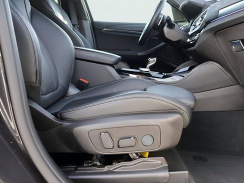Used 2025 BMW X4 xDrive30i image 12