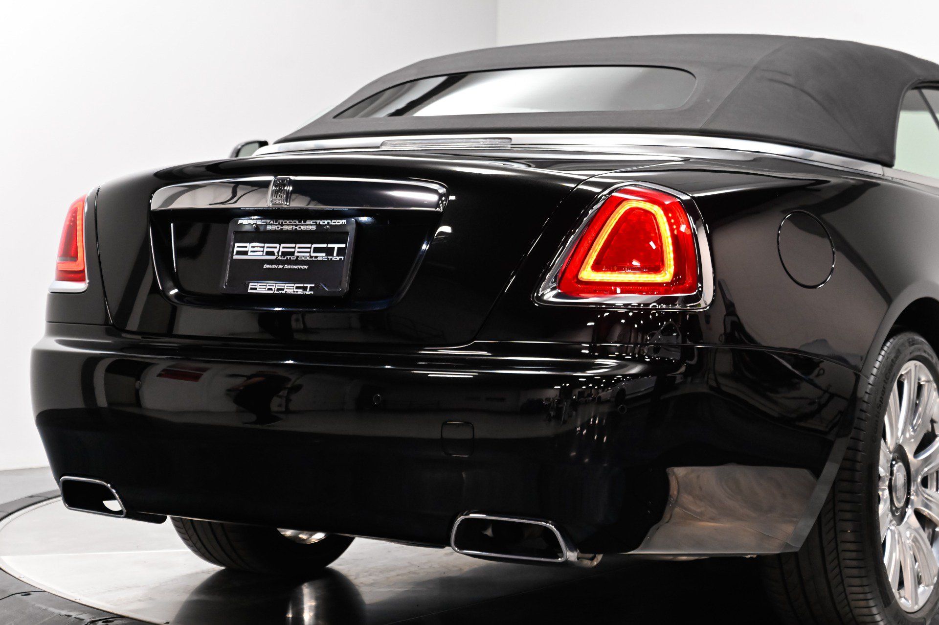 Used 2017 Rolls-Royce Dawn RWD image 41