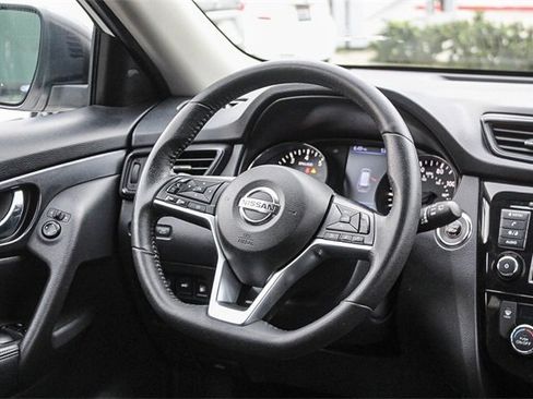 Used 2019 Nissan Rogue SV image 22