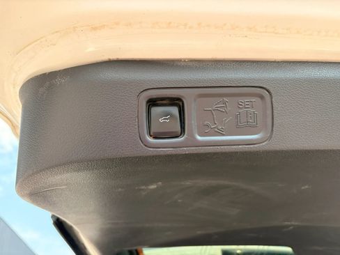 Used 2022 Ford Expedition Max Limited AWD/4WD image 9