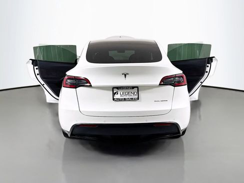 Used 2022 Tesla Model Y Long Range image 31