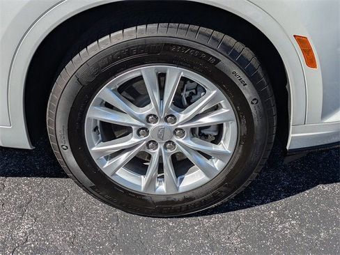 New 2025 Cadillac XT6 Luxury image 11