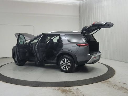Used 2025 Nissan Pathfinder SL AWD/4WD image 14