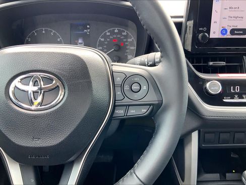 Used 2025 Toyota Corolla Cross LE FWD image 24