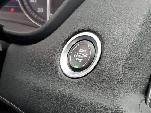 Used 2023 Cadillac XT4 Premium Luxury w/ LPO, Onyx Lite Package image 17