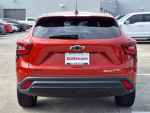Used 2024 Chevrolet Trax RS w/ Sunroof Package FWD image 24