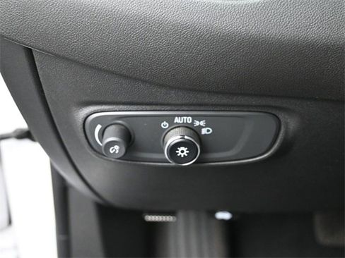 Used 2023 Chevrolet Equinox LS image 17