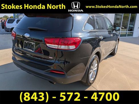 Used 2018 Kia Sorento FWD image 4
