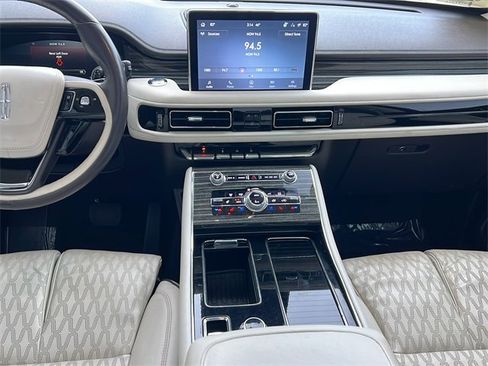 Used 2023 Lincoln Aviator Black Label w/ Jet Package image 12