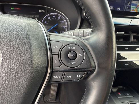 Used 2021 Toyota Venza Limited image 23