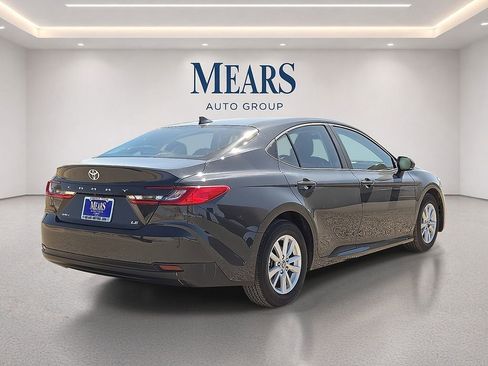 Used 2026 Toyota Camry LE FWD image 5