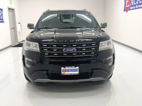 Used 2017 Ford Explorer XLT w/ Equipment Group 202A image 3