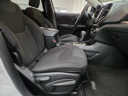 Used 2016 Jeep Cherokee Latitude w/ Comfort/Convenience Group FWD image 11