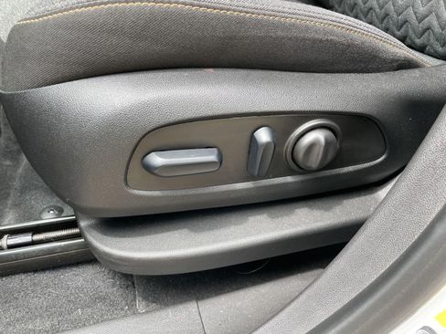 Used 2024 Chevrolet Equinox LT FWD image 13
