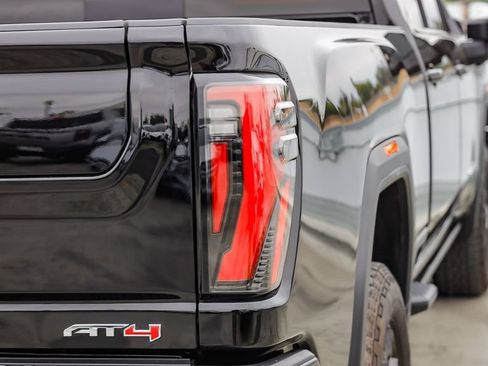 Used 2025 GMC Sierra 2500 AT4 w/ Technology Package AWD/4WD image 10