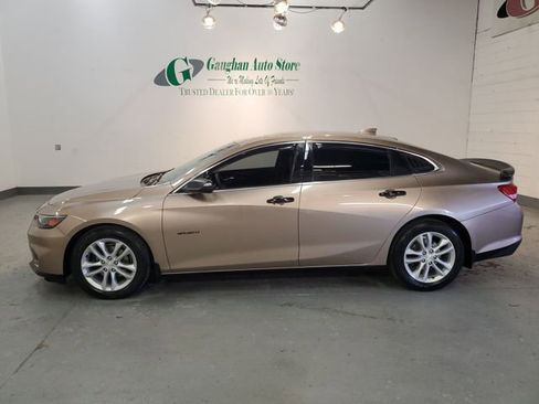 Used 2018 Chevrolet Malibu LT image 3