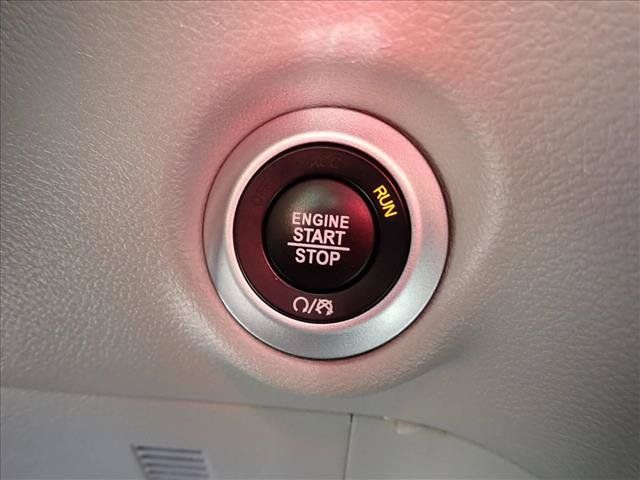 Used 2024 Chrysler Pacifica Touring-L FWD image 24