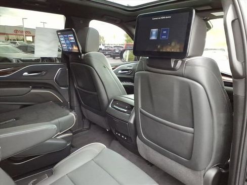 Used 2023 Cadillac Escalade Premium Luxury AWD/4WD image 22