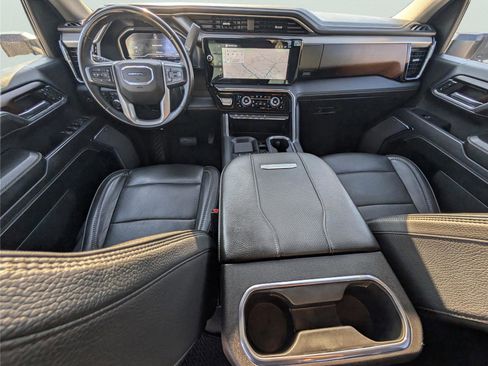 Used 2024 GMC Sierra 3500 Denali w/ Denali Reserve Package image 32