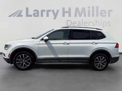 Used 2020 Volkswagen Tiguan SE w/ Panoramic Sunroof Package FWD image 2