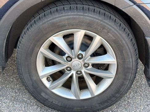 Used 2018 Kia Sorento LX image 8